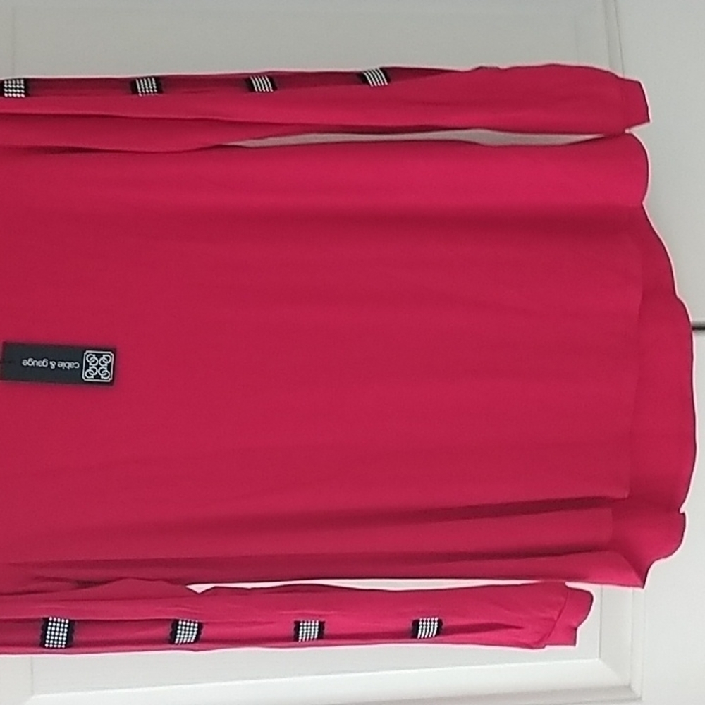 Cable & Gauge Red Tunic Style Top with Cutout & Crystal Sleeves L - Picture 6 of 11